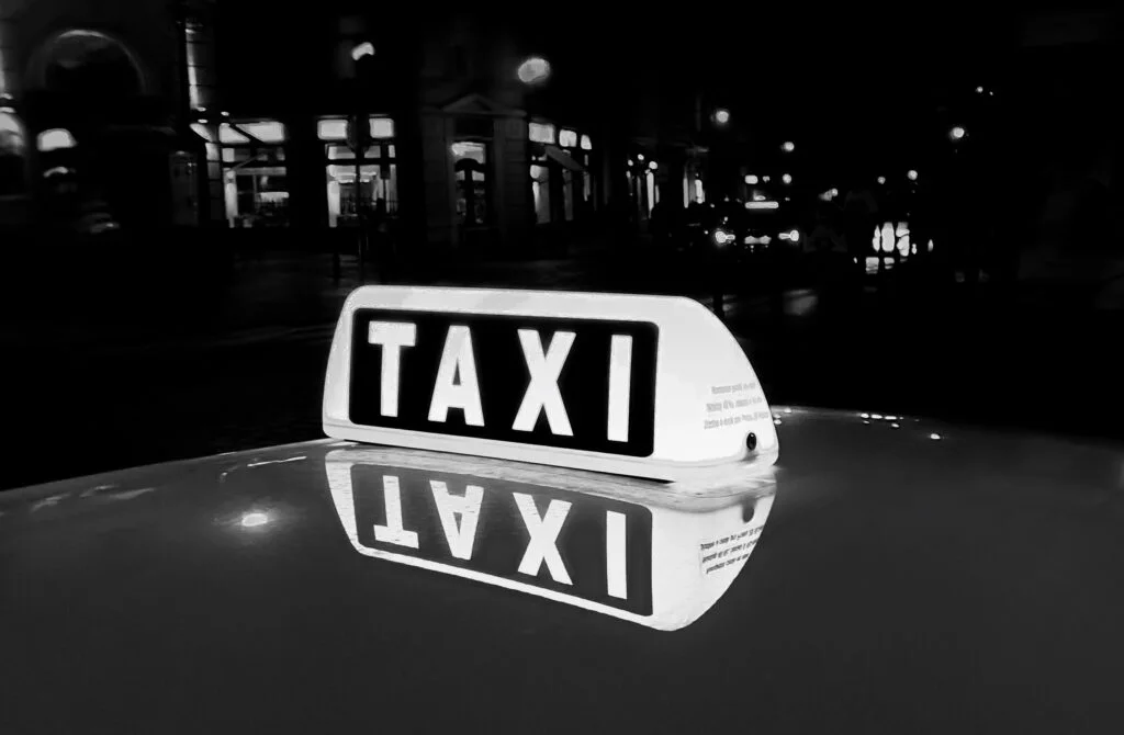 Taxi felirat – a kutyaszállítás illusztrációja